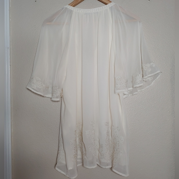 Bke Boutique Chiffon Beaded VNeck Blouse Ivory White Flutter Sleeve Flowy Medium - Picture 3 of 11